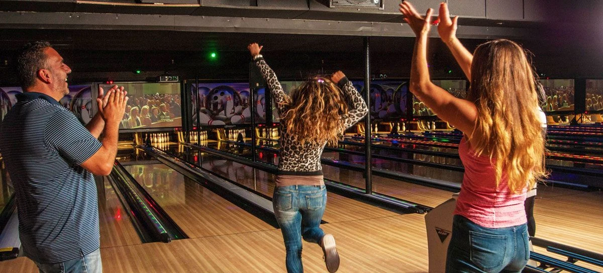 Guests bowling together at Quinnz Pinz